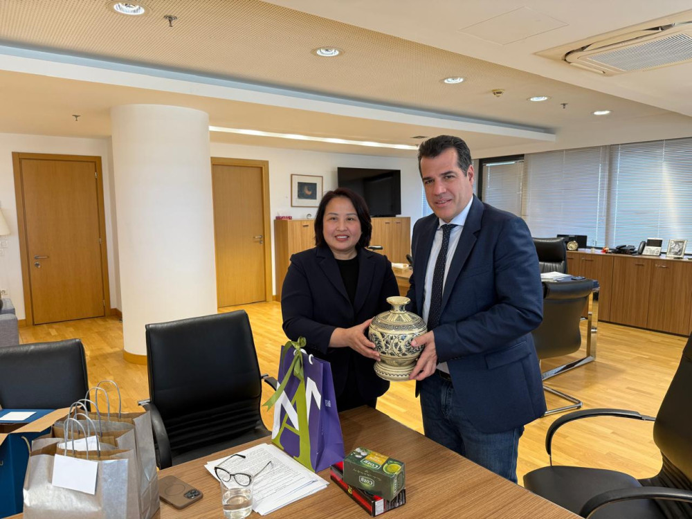 Θάνος Πλεύρης: συναντήθηκε με την πρέσβειρα του Βιετνάμ