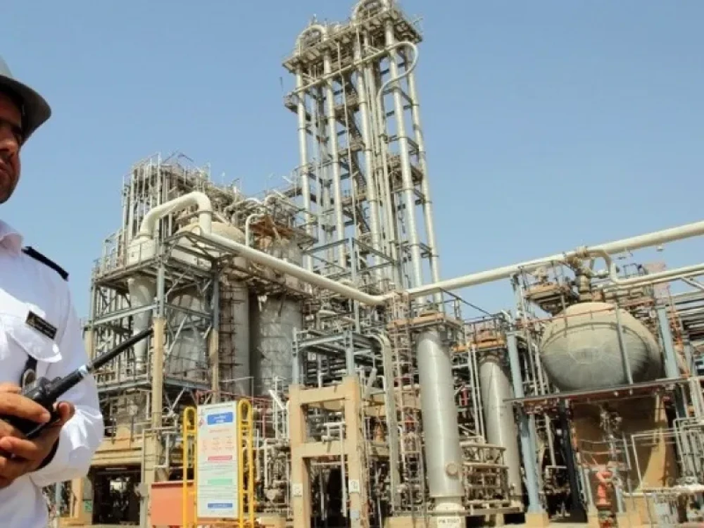 Αεροπορικό πλήγμα σε πετροχημικές εγκαταστάσεις του Ιράν - Αυξάνονται οι ανησυχίες για θύματα