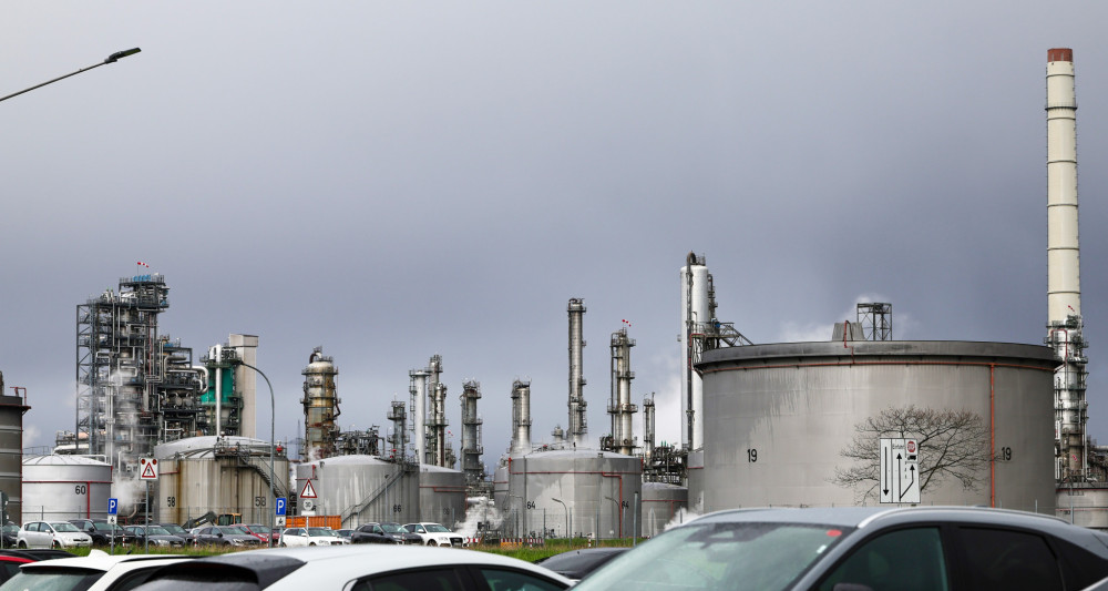 Ρωσία: επίθεση με drones προκάλεσε πυρκαγιά στο διυλιστήριο NORSI (video)