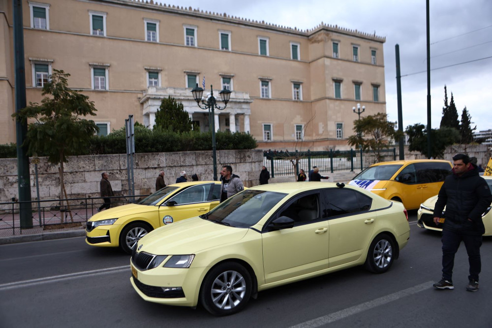 Χωρίς ταξί για τέταρτη ημέρα η Αττική - Συγκέντρωση και πορεία στο κέντρο πραγματοποιούν οι οδηγοί