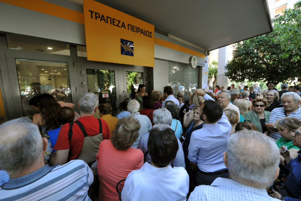 «Στο χιλιοστό»: Οι δραματικές ώρες πριν την κατάρρευση - «Δεν έφταναν ούτε για μισθούς και συντάξεις» (video)