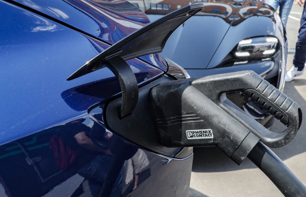 Politico: αντίθετοι με την απαγόρευση των θερμικών αυτοκινήτων οι Ευρωπαίοι - το 58% θέλει ελευθερία επιλογών