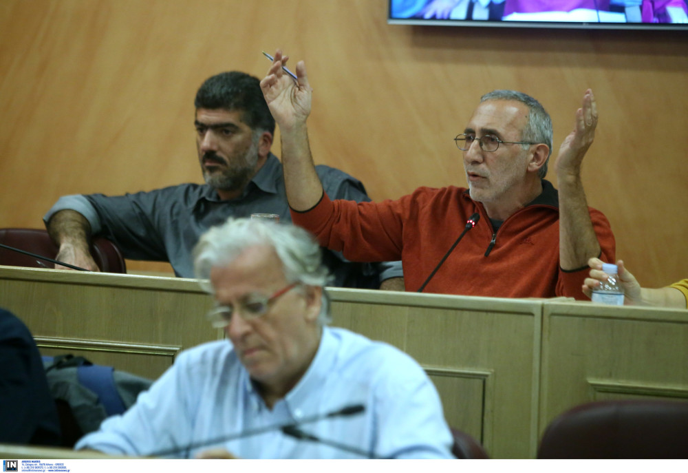 Δήμος Αθηναίων: αντιδράσεις για τον όρκο Πέτρου Κωνσταντίνου - «Εξοργιστικές εικόνες» λέει ο Γεωργιάδης