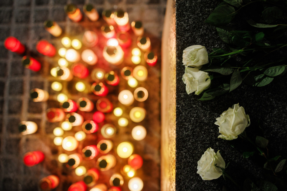 Πρεσβεία του Ισραήλ στην Ελλάδα: Συγκλονιστικό μήνυμα για το Ολοκαύτωμα - «Ποτέ Ξανά» ως διαρκής δέσμευση μνήμης