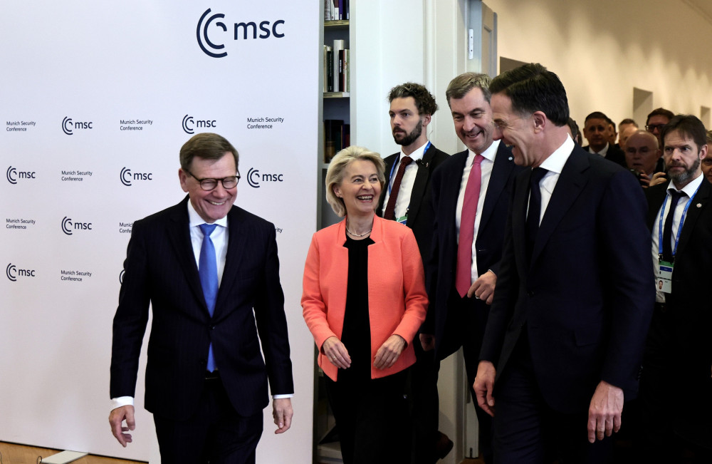 Φον ντερ Λάιεν και Μαρκ Ρούτε ενώνουν δυνάμεις για την ευρωπαϊκή άμυνα