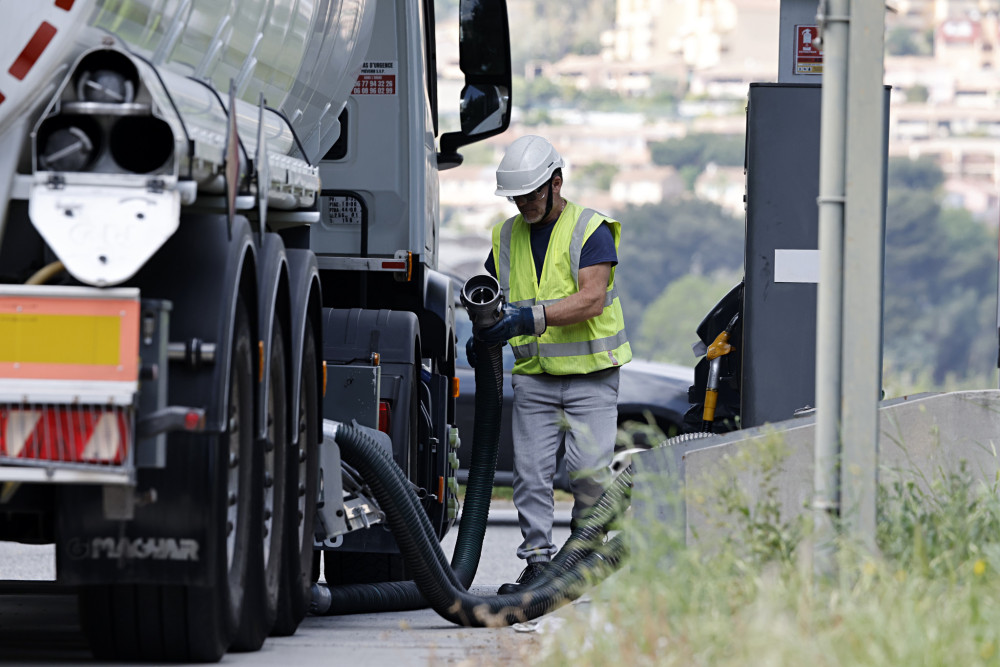 «Σκαρφαλώνουν» οι τιμές του πετρελαίου εν μέσω αδιεξόδου στις συνομιλίες ΗΠΑ-Ιράν