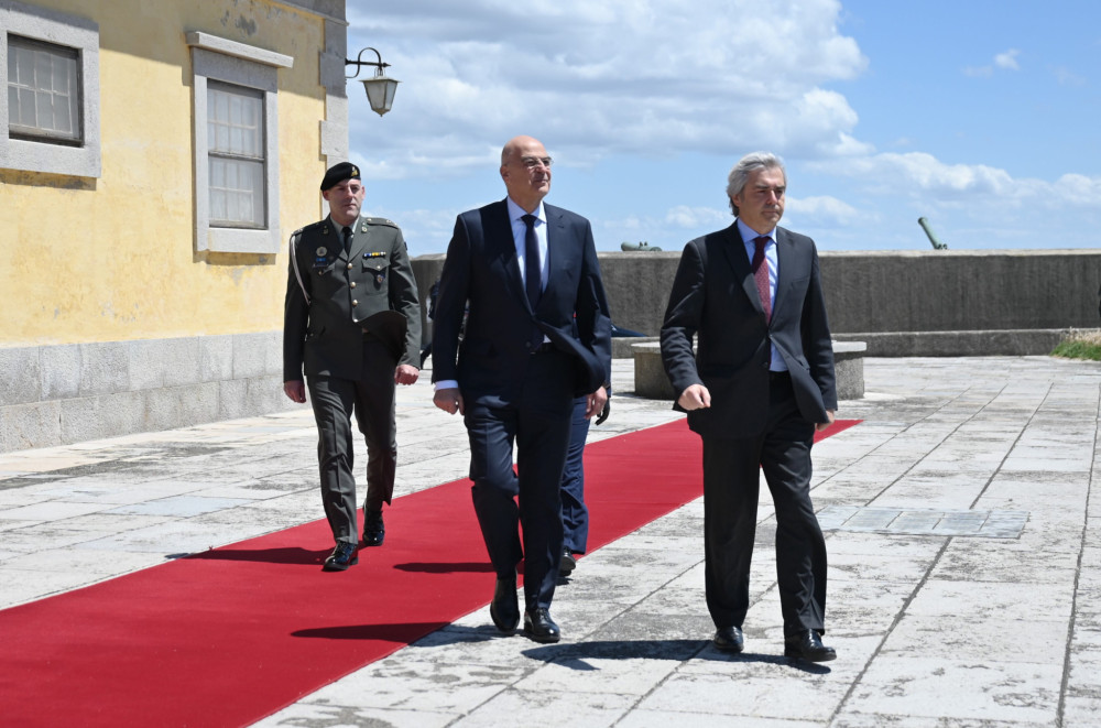 Νίκος Δένδιας από Πορτογαλία: Συζητήσαμε την προμήθεια μεταγωγικών αεροσκαφών C-390