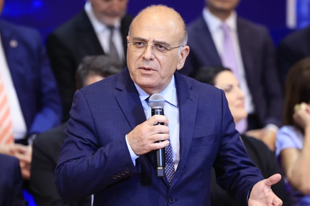 Στέφος για Μυλωνάκη: οργανωμένο σχέδιο με στόχο να φέρουν κυβέρνηση μαριονετών