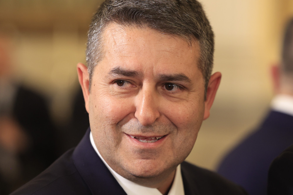 Γιώργος Μυλωνάκης: «10 ημέρες αγωνίας» μετά την επέμβαση - Κρίσιμη η κατάσταση στη ΜΕΘ (video)