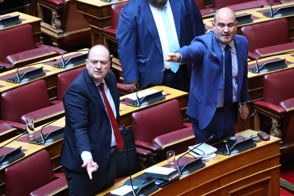 Το «κυνήγι των πτυχίων» και η δολοφονία χαρακτήρων