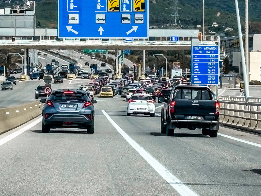 Κορυφώνεται η επιστροφή των εκδρομέων - Πού παρατηρούνται προβλήματα (video)