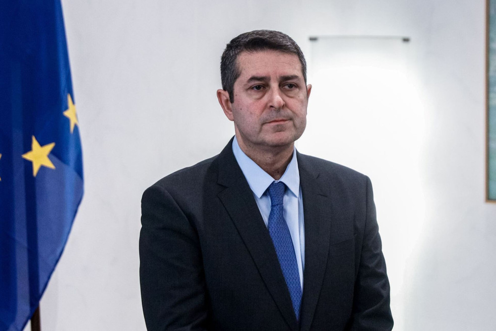 Διασωληνωμένος στη ΜΕΘ ο Γιώργος Μυλωνάκης - Σοβαρή, αλλά ελεγχόμενη η κατάσταση της υγείας του (video)