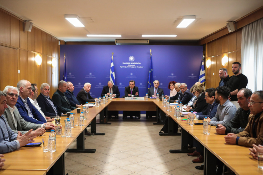 ΥΠΑΑΤ: ολοκληρώθηκε η σύσκεψη με κτηνοτρόφους, τυροκόμους, παραγωγούς και τοπικούς φορείς της Λέσβου