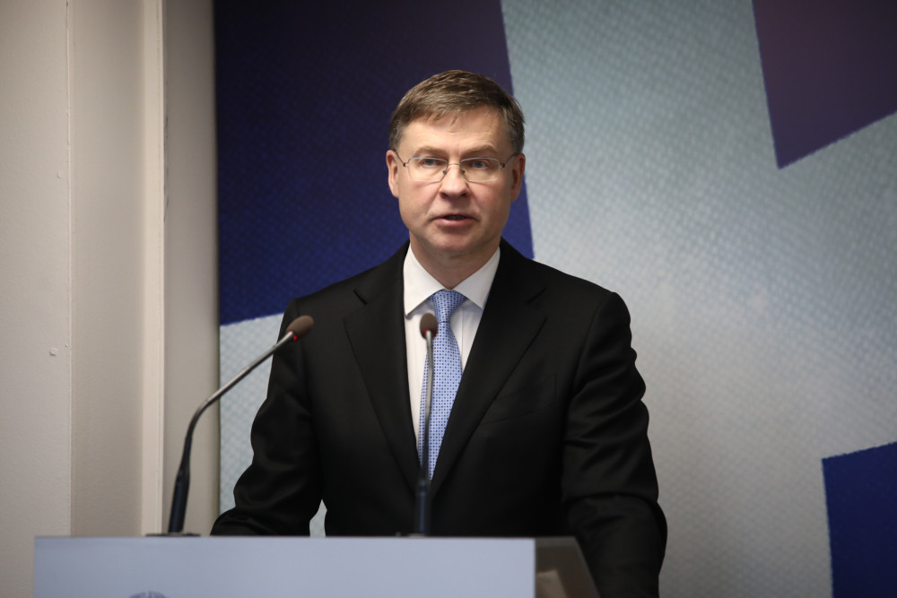 Βάλντις Ντομπρόβσκις: Η Ελλάδα συγκαταλέγεται στις οικονομίες με τις ισχυρότερες επιδόσεις στην ΕΕ