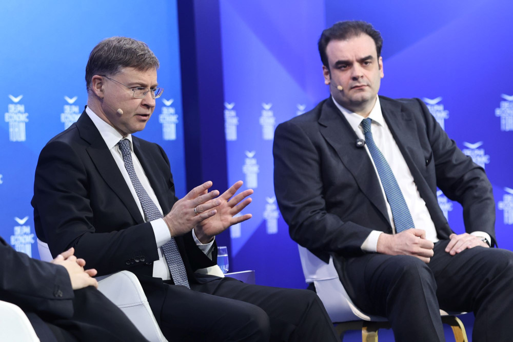 Η συζήτηση Ντομπρόφσκις-Πιερρακάκη στους Δελφούς: το σχέδιο της ΕΕ για την ενέργεια (video)