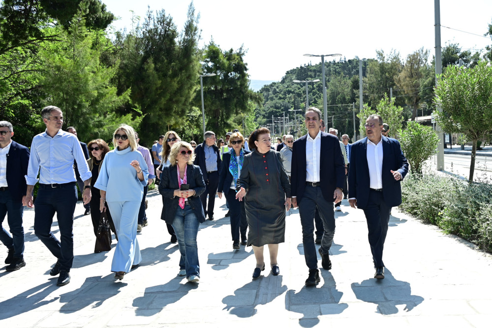 Στη Βασιλίσσης Όλγας ο Μητσοτάκης: Πιλοτικά στην κυκλοφορία για τρεις μήνες ο δρόμος (photos)