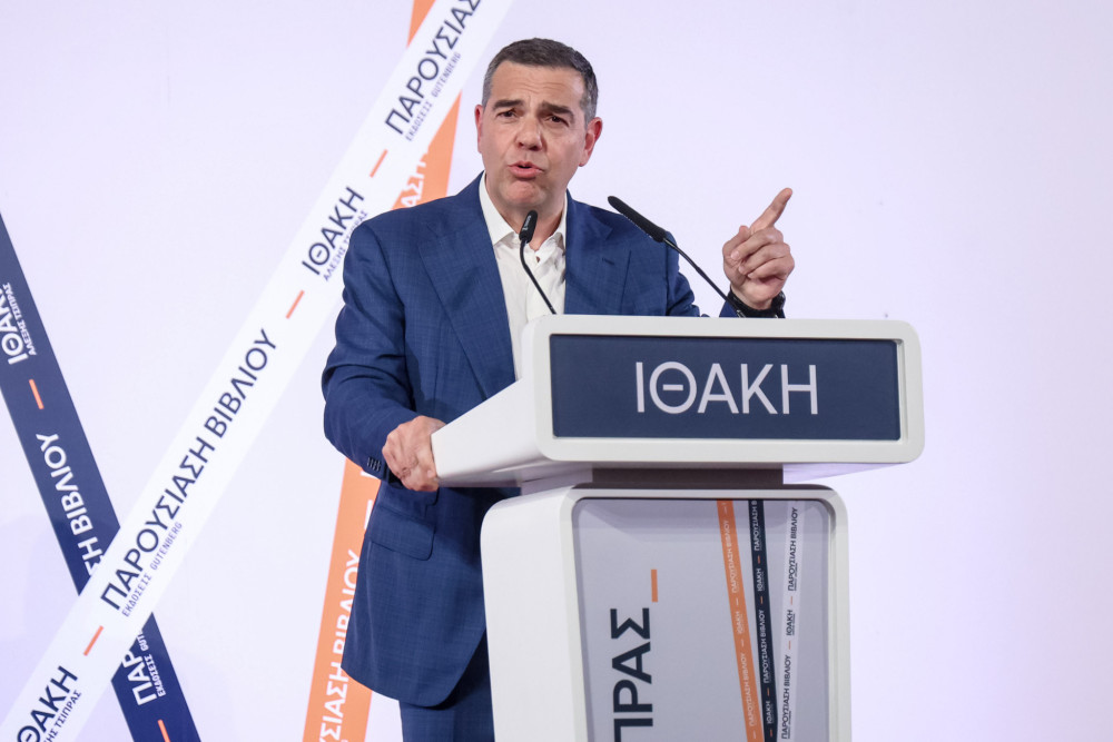 Πρωτομαγιάτικο Rebranding χωρίς reset: ο Αλέξης Τσίπρας αλλάζει ταμπέλα, όχι πολιτική