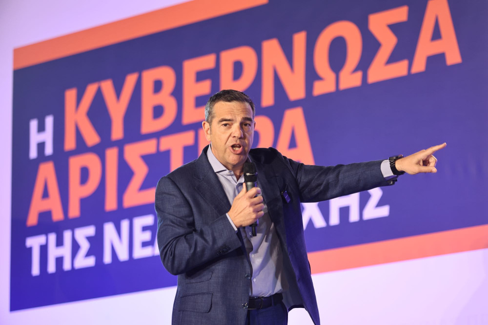 Ο Τσίπρας προαναγγέλλει κόμμα και οι βουλευτές ΣΥΡΙΖΑ… χειροκροτούν τη «διάλυση»