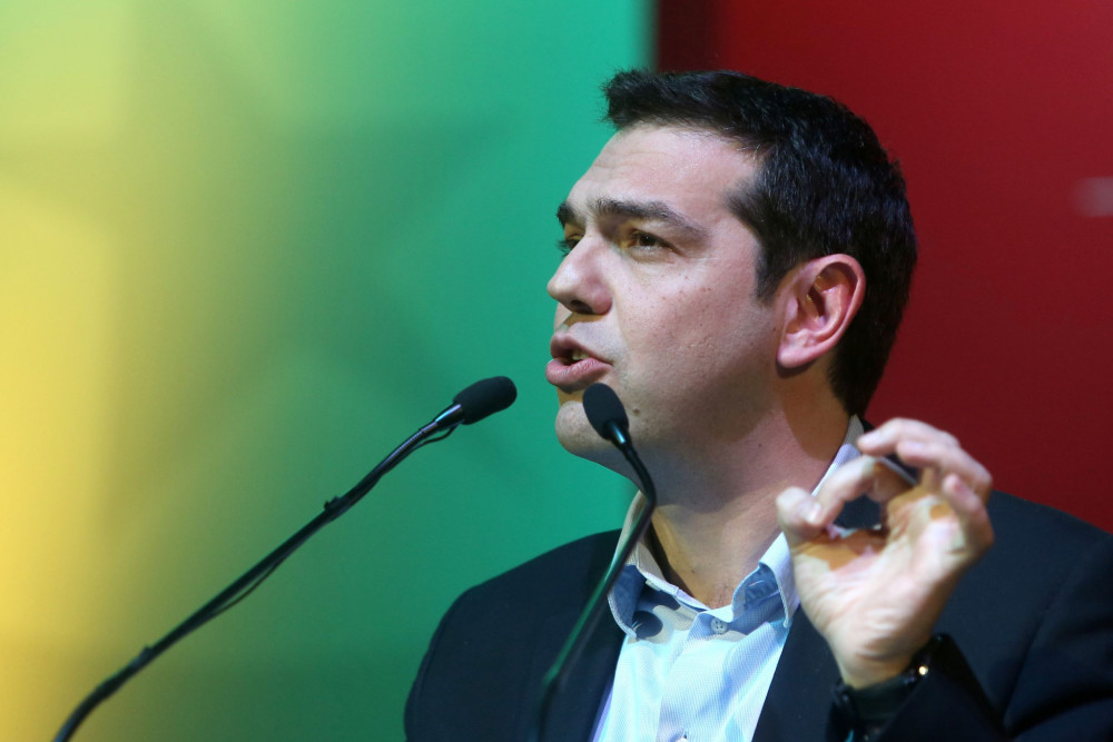 Βουτιά στο παρελθόν του Τσίπρα: η συναλλαγή, η «Μακεδονία» και το σκωτσέζικο ντους της Κομισιόν