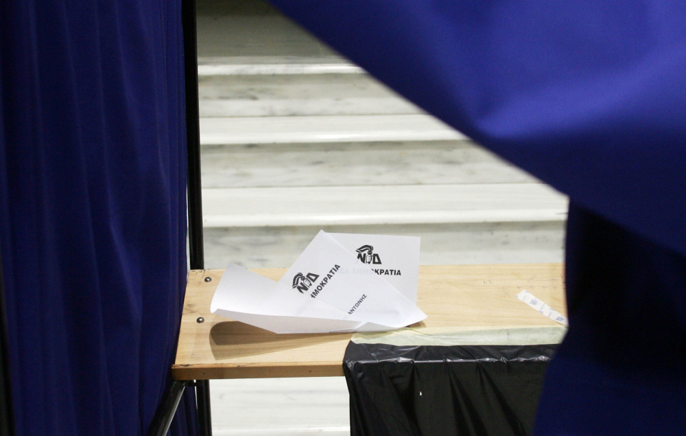 Ο λαός εκλέγει τους βουλευτές, ο λαϊκισμός δολοφονεί τους χαρακτήρες τους