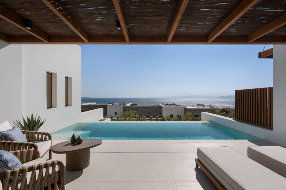 Η SWOT Hospitality αναλαμβάνει τη διαχείριση του VIONE Paros