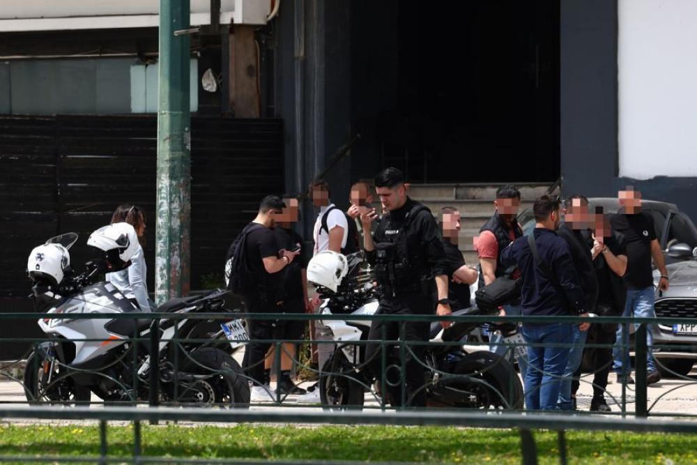 Καλλιθέα: μεθυσμένος 58χρονος άνοιξε πυρ έξω από μπαρ - «Θα σας σκοτώσω όλους» φώναξε πριν πυροβολήσει (video)