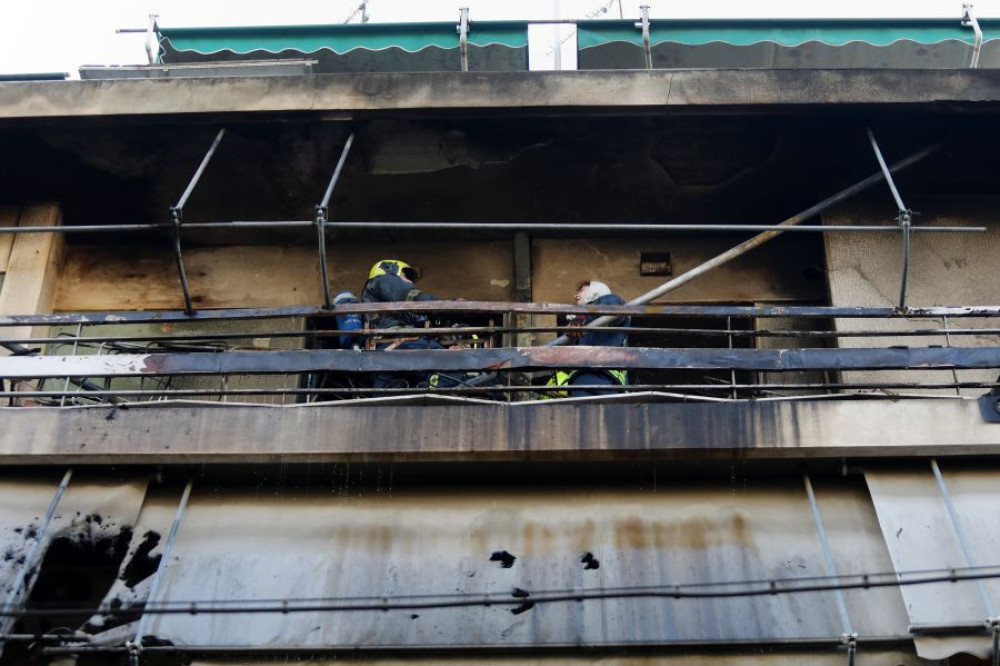 Τραγωδία στον Κολωνό: νεκρά δύο αδέλφια μετά από φωτιά στο διαμέρισμά τους - Δύο γυναίκες στο νοσοκομείο (photos & video)