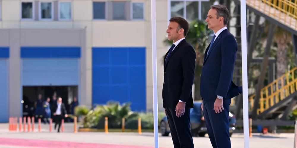 Στη φρεγάτα «Κίμων» Μητσοτάκης και Μακρόν - Στο επίκεντρο οι συμφωνίες και οι συνομιλίες (photos)
