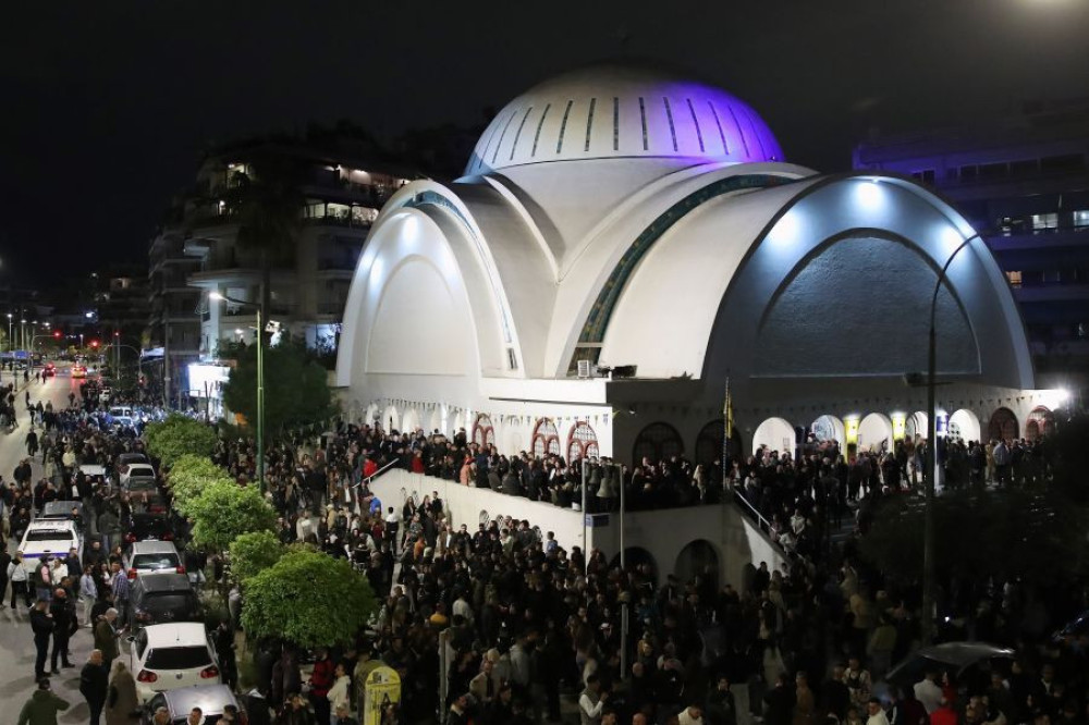 Τέσσερις συλλήψεις και κατασχέσεις μολότοφ στην Ανάσταση στον Νέο Κόσμο (video)