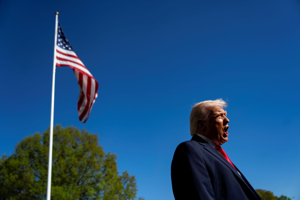 Ο Τραμπ απειλεί με ναυτικό αποκλεισμό το Ιράν μετά τις άκαρπες συνομιλίες στο Πακιστάν