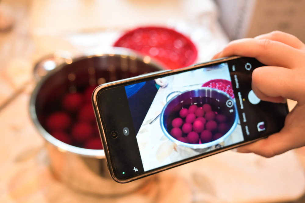 Πάσχα και social media στη νέα ψηφιακή πραγματικότητα - Από το έθιμο στο viral