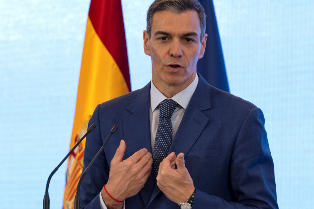 Η «ηρωοποίηση» του Σάντσεθ και η «αγιοποίηση» της Κοβέσι: το ΠΑΣΟΚ ζει τον μύθο του μέσω άλλων