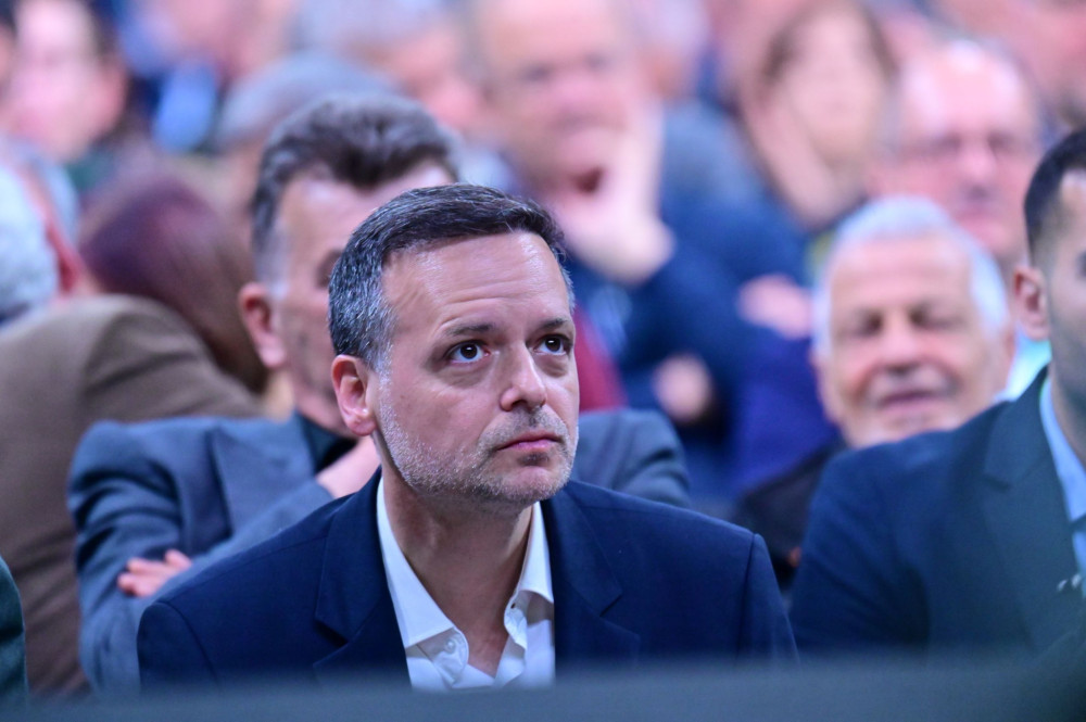 Η Αθήνα μαραζώνει, ο Δούκας «ζαχαρώνει» τις Βρυξέλλες - Όπου φύγει φύγει για Ευρωβουλή ο δήμαρχος