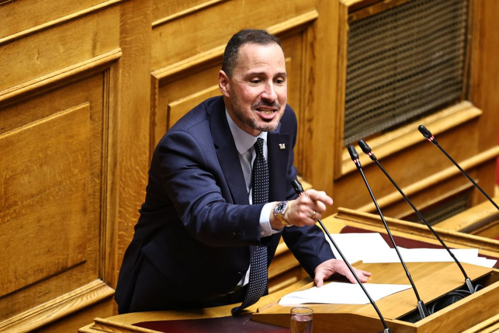 Ένταση στη Βουλή - Κωνσταντίνος Χήτας για Πέτρο Παππά: Ή πετάξτε έξω τον ανάγωγο ή βουλώστε το