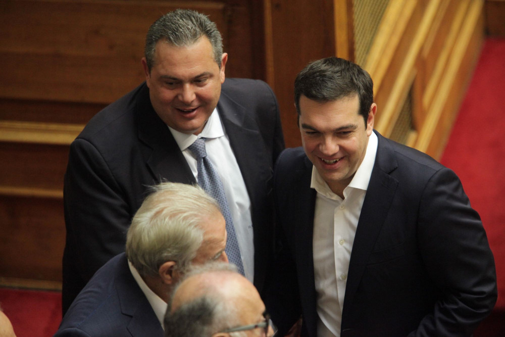 «Στο χιλιοστό» από την καταστροφή: οι «επαναστάτες» των οδοφραγμάτων και η ελληνική τραγωδία ΣΥΡΙΖΑΝΕΛ