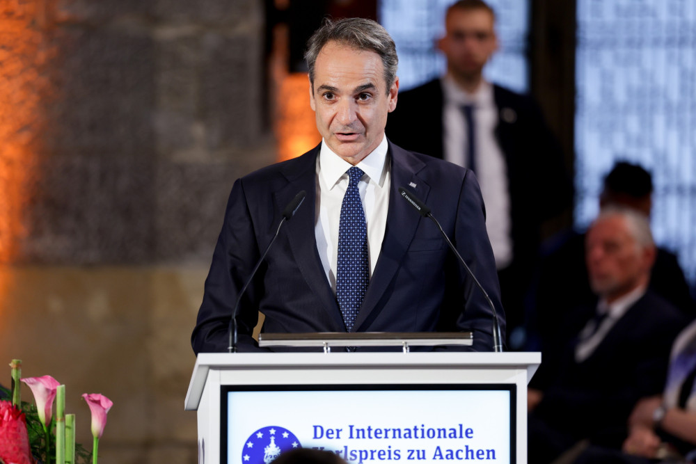 Ο Κυριάκος Μητσοτάκης τίμησε τον Ντράγκι στην τελετή απονομής του βραβείου Καρλομάγνου