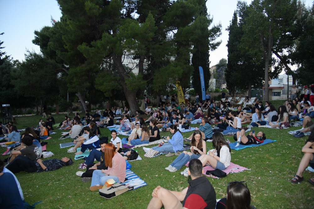 Μια ξεχωριστή βραδιά θερινού σινεμά στο Πάρκο Ελευθερίας από το this is Athens City Festival και την Allwyn (video)