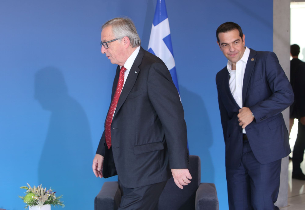 Ο Γιουνκέρ κατεδαφίζει το αφήγημα Τσίπρα: ο αριστερός που δεν ήθελε να φορολογήσει εφοπλιστές