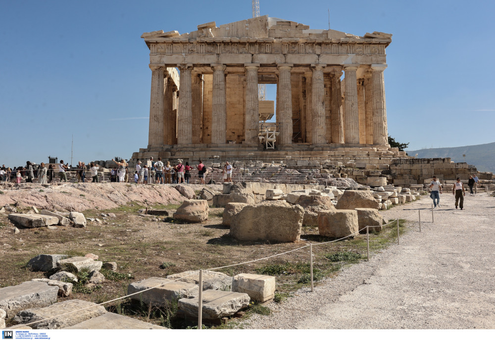Le Monde: ανοίγει ο δρόμος για επιστροφή στην Ελλάδα θραυσμάτων του Παρθενώνα από το Λούβρο