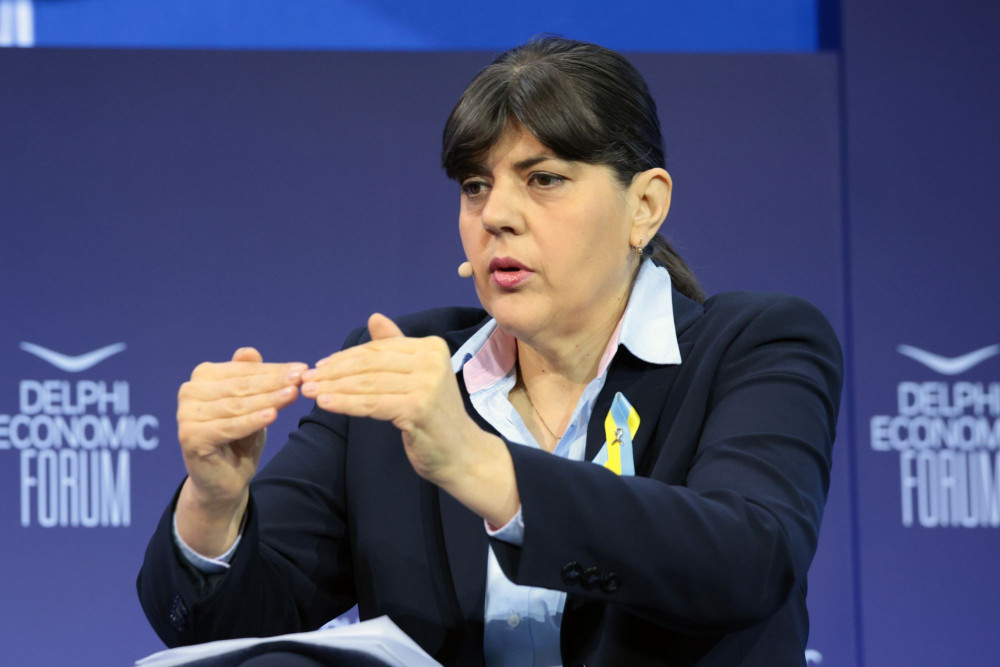 Άθλια πολιτική παρέμβαση από τη Λάουρα Κοβέσι: νομίζει πως η Ελλάδα είναι Σοβιετία