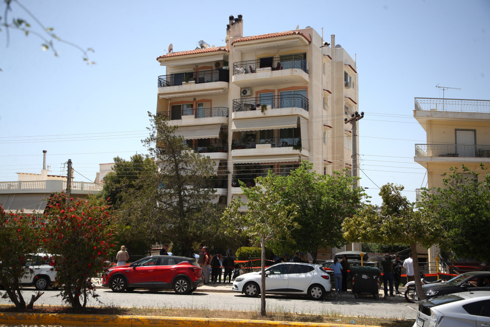 Τραγωδία στην Ηλιούπολη: οι 17χρονες άφησαν σημείωμα πριν βουτήξουν στο κενό (video)