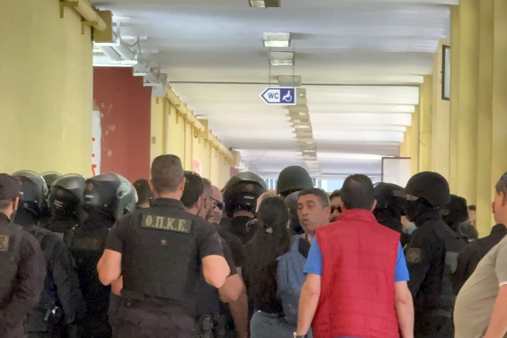 Οι κουκούλες δεν ψηφίζουν
