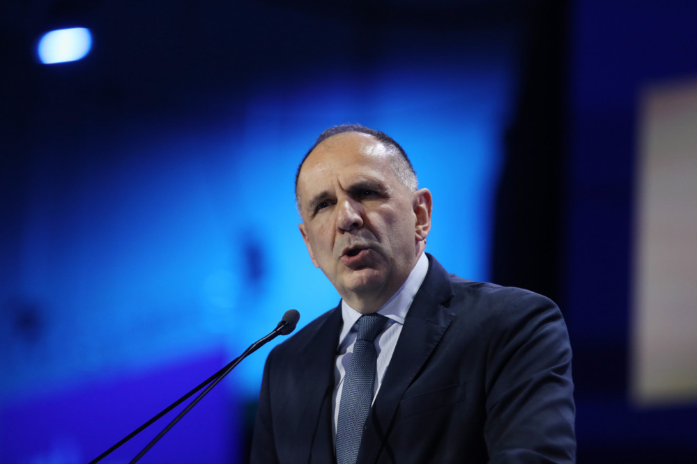 Γιώργος Γεραπετρίτης στο Συνέδριο της ΝΔ: «Μόνο αυτή η κυβέρνηση στέκεται με συνέπεια υπέρ της πατρίδας»