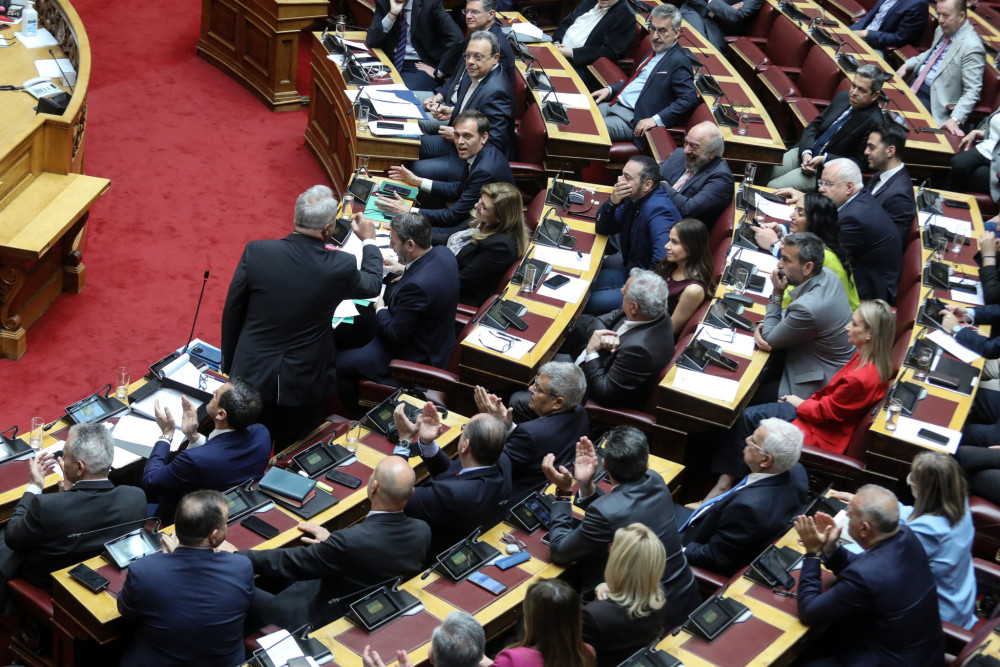 Βουλή: με αποχώρηση του ΠΑΣΟΚ αποφασίστηκε η σύσταση Εξεταστικής Επιτροπής με 151 βουλευτές