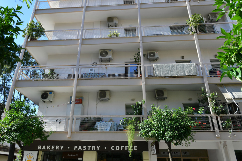 Καλαμάτα: 41χρονος σκότωσε την 39χρονη σύζυγό του στο σπίτι με τα ανήλικα παιδιά τους (video)