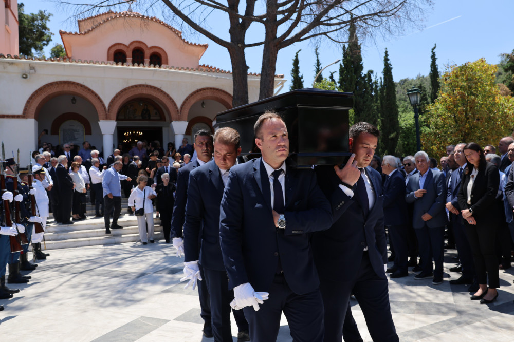 Ο πολιτικός κόσμος αποχαιρέτησε τον Γιώργο Σουφλιά - «Κρατούσε αναμμένο το φως όταν οι συνθήκες σκοτείνιαζαν»(εικόνες)