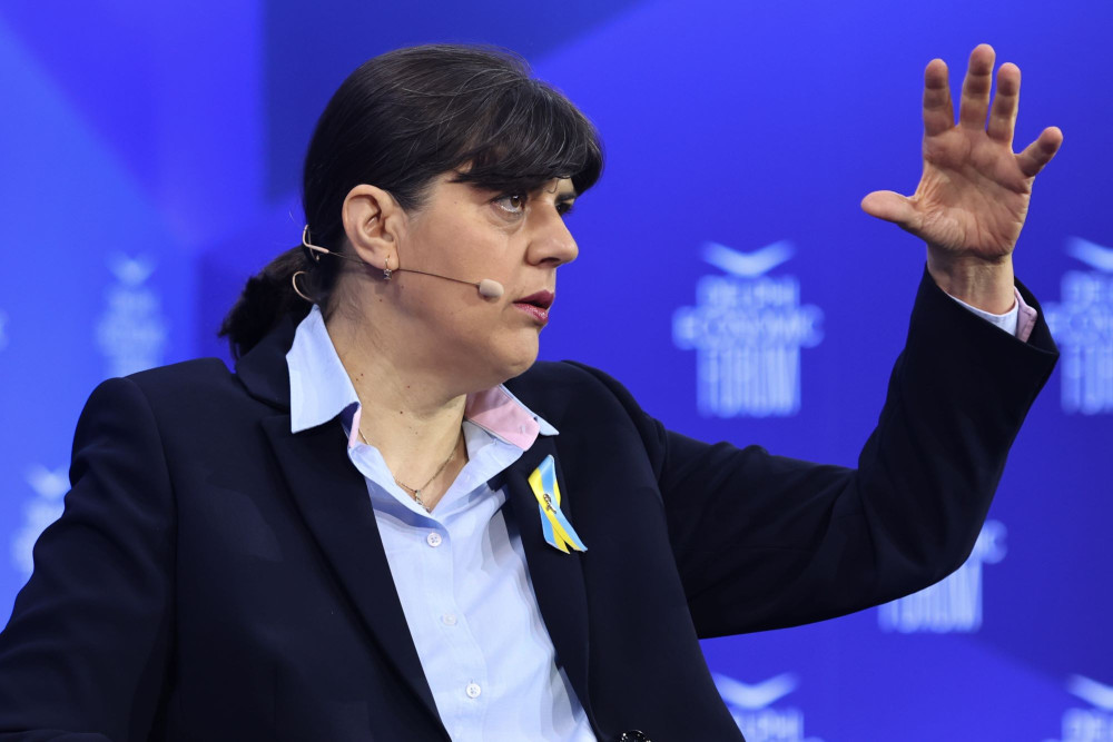 Η Λάουρα Κοβέσι μόνο στην Ελλάδα κάνει το λιοντάρι