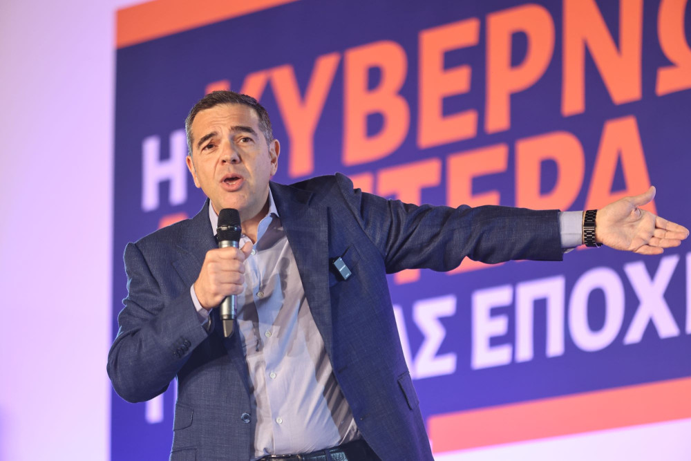 Ποιο σκηνικό αλλάζει ο Τσίπρας, σύντροφοι; Εδώ δεν αλλάζει ο ίδιος
