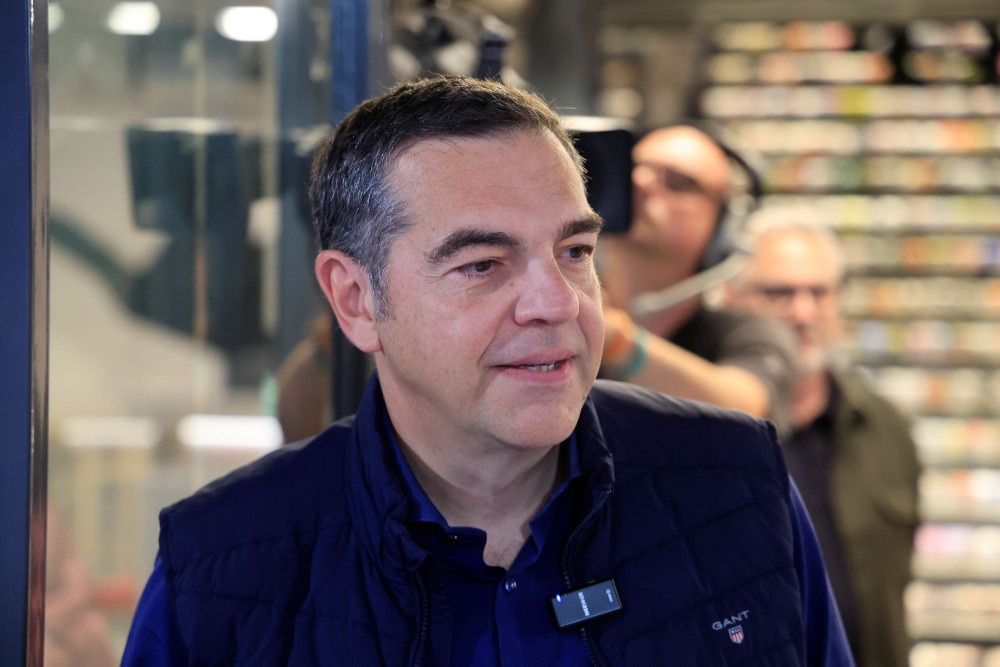 Επιστροφή-καταστροφή: καβάλησε το καλάμι και… τρέχει ο «άχαστος» Τσίπρας