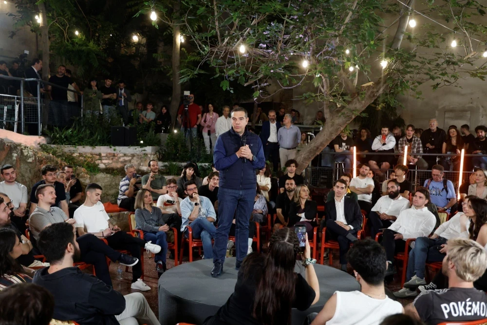 Κουτοπονηριές Τσίπρα: νέα στελέχη στη βιτρίνα, τα παλιά για τον μηχανισμό και τις ψήφους